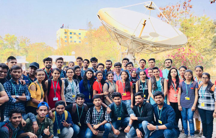 industrial-visit-to-institute-of-satellite-telecom-pvt-ltd-pune (3)