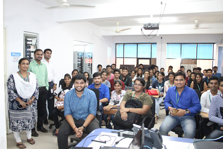 industrial-visit-to-I-MEDITA-pune (1)