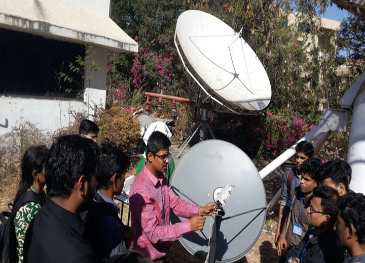 industrial-visit-to-institute-of-satellite-telecom-2017 (3)