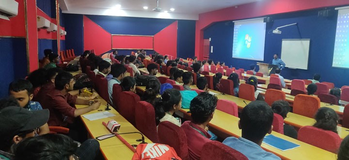 expert-lecture-on-current-industry-trends (4)