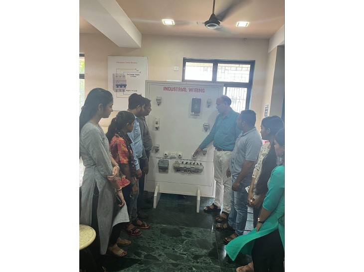 One-Day-Workshop-on-Electrical-Wiring (4)