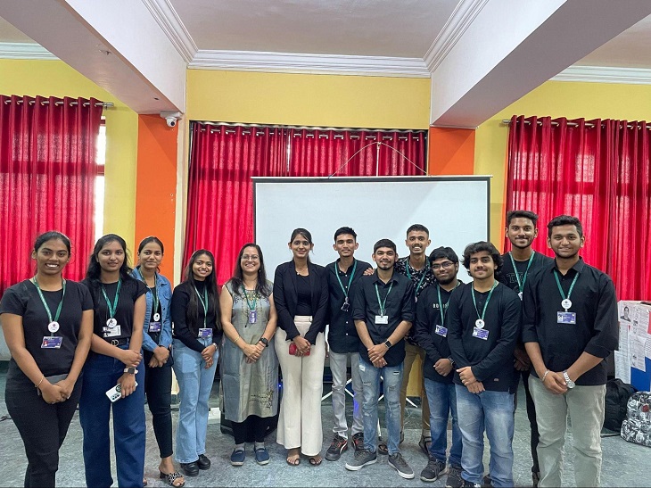 Seminar-on-The-Art-of-UIUX-Designing-The-Future (2)