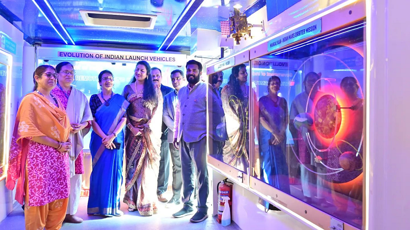 ISRO’s-Space-on-Wheels-Pillai-HOC-Educational-Campus (3)