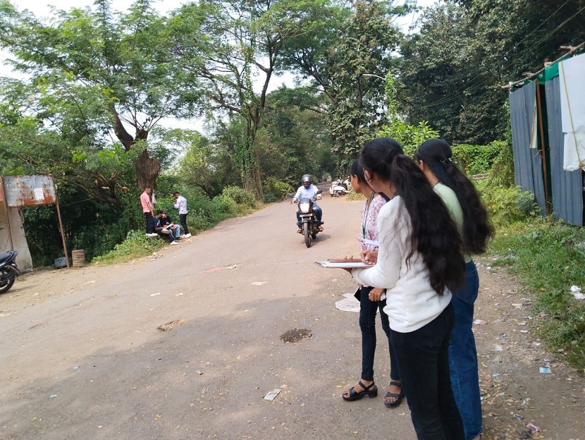 Traffic-Survey-Visit-to-PHCET-Junction-near-SBI-Bank-Rasayani (4)
