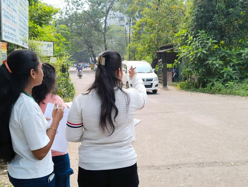 Traffic-Survey-Visit-to-PHCET-Junction-near-SBI-Bank-Rasayani (5)