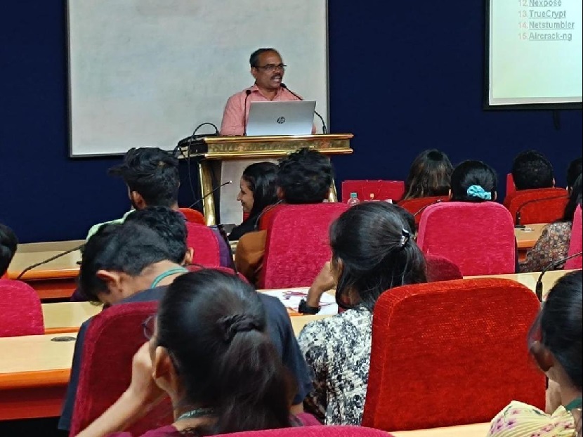 Expert-Talk-on-Cyber-Security-&-Social-Media-Hacking-by-Aptech-Learning (4)