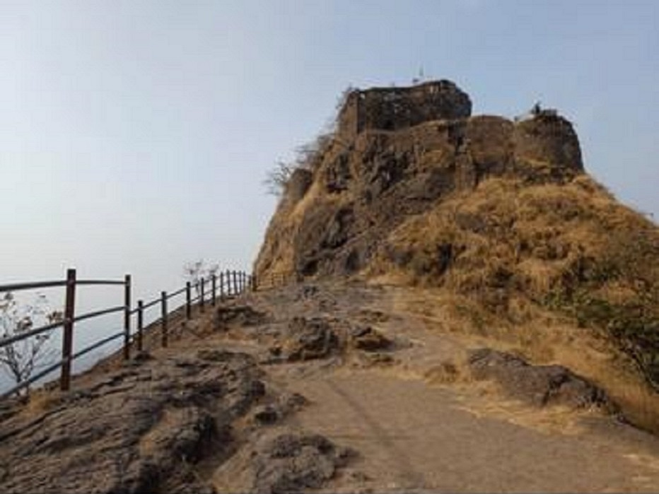Visit-to-Karnala-Fort (1)