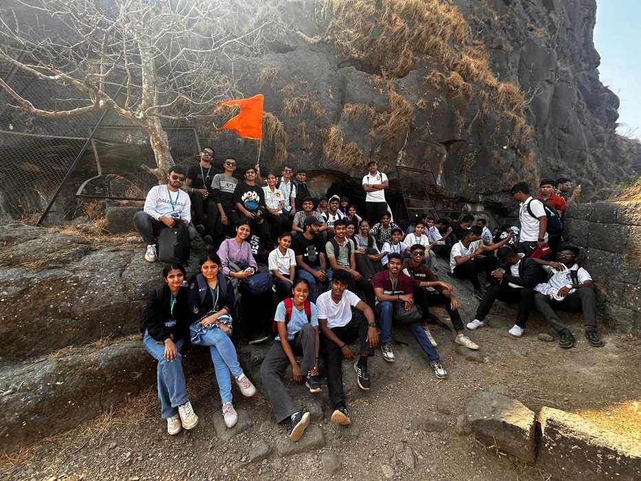 Visit-to-Karnala-Fort (2)