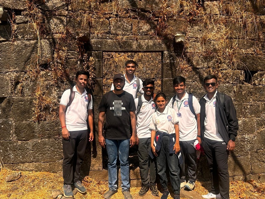 Visit-to-Karnala-Fort (4)